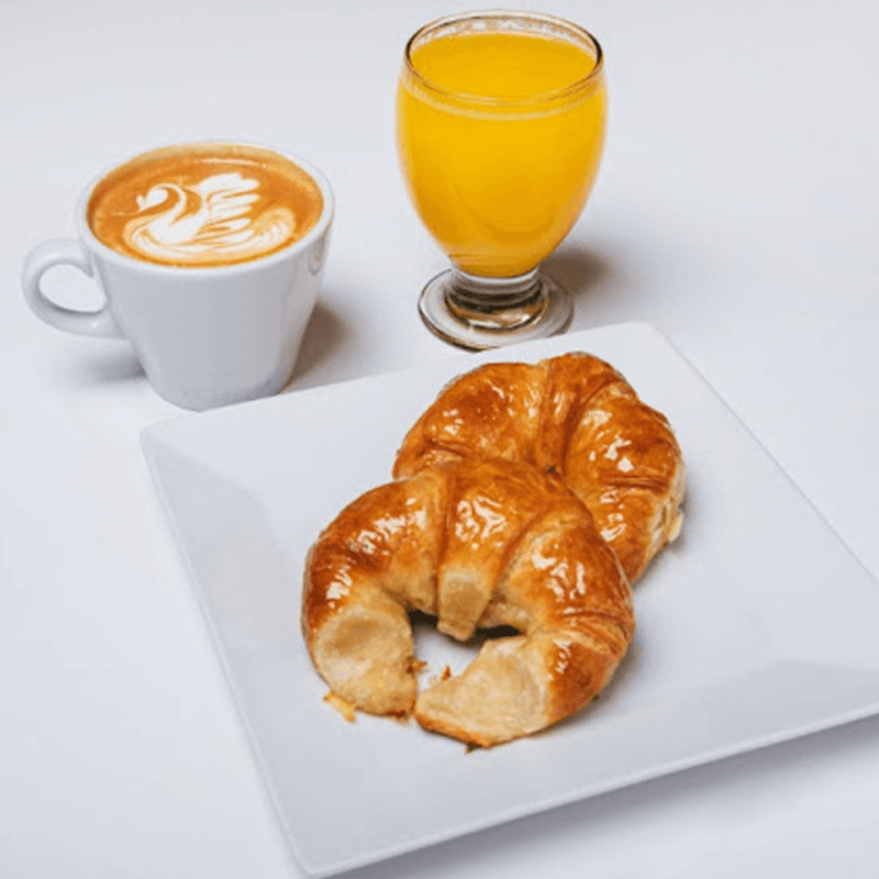 Dos medialunas mas cafe mas jugo