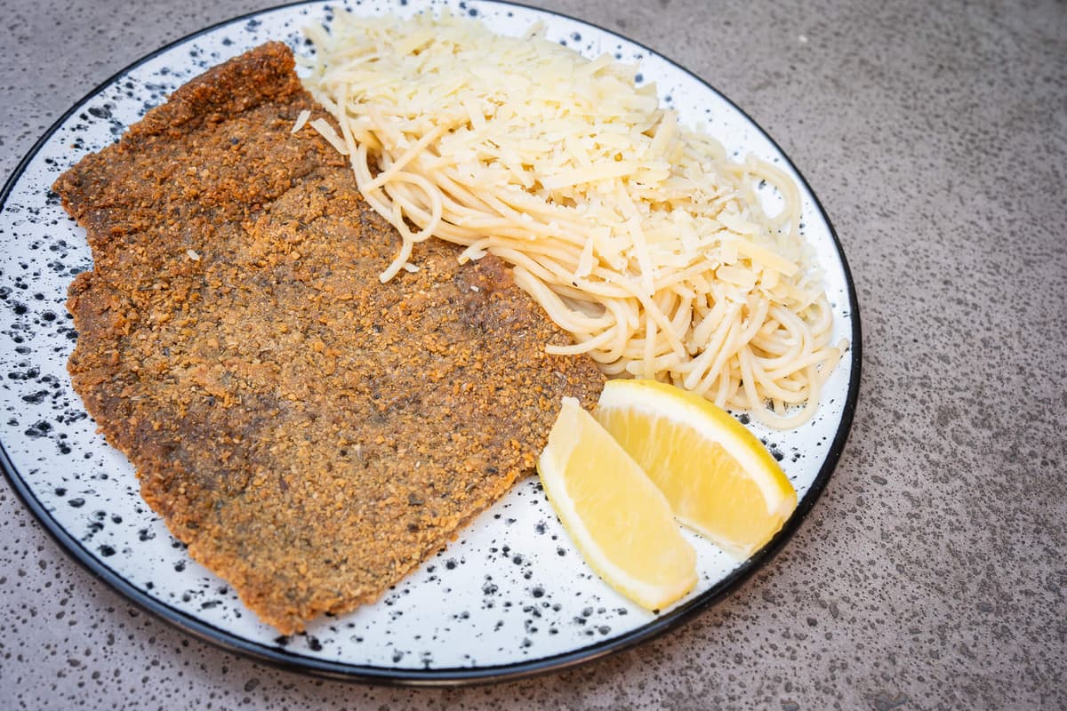 MILANESA CON FIDEOS