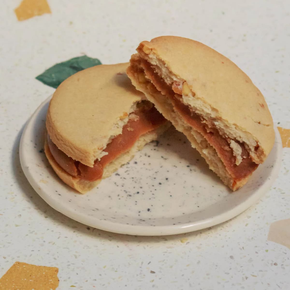 Doce de leite e alfajor de nozes