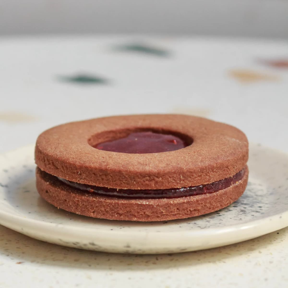 Alfajor de chocolate e framboesa