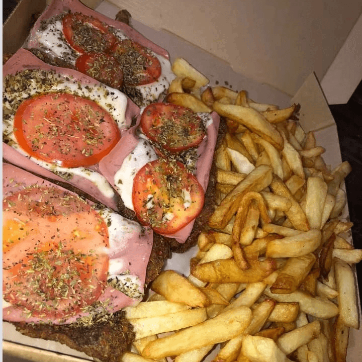Pizza napolitana + batatas para compartilhar
