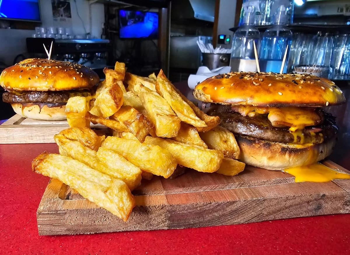 HAMBURGUESA CON CHEDDAR