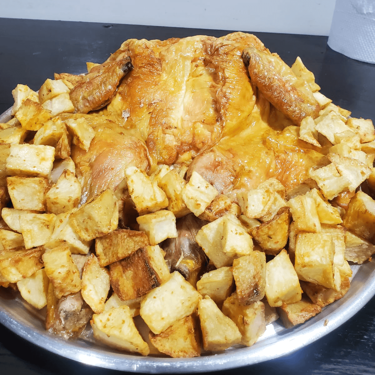 Pollo entero con fritas