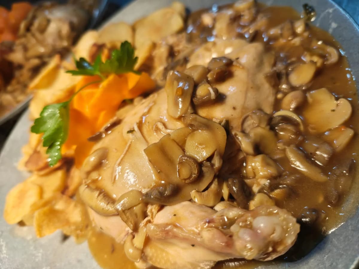 Pollo al champiñón