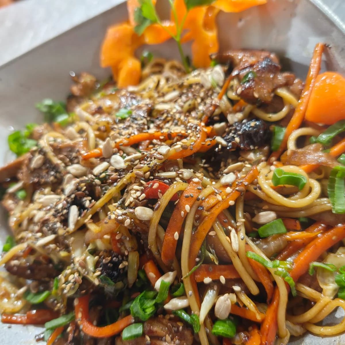 Verduras con carne o pollo.