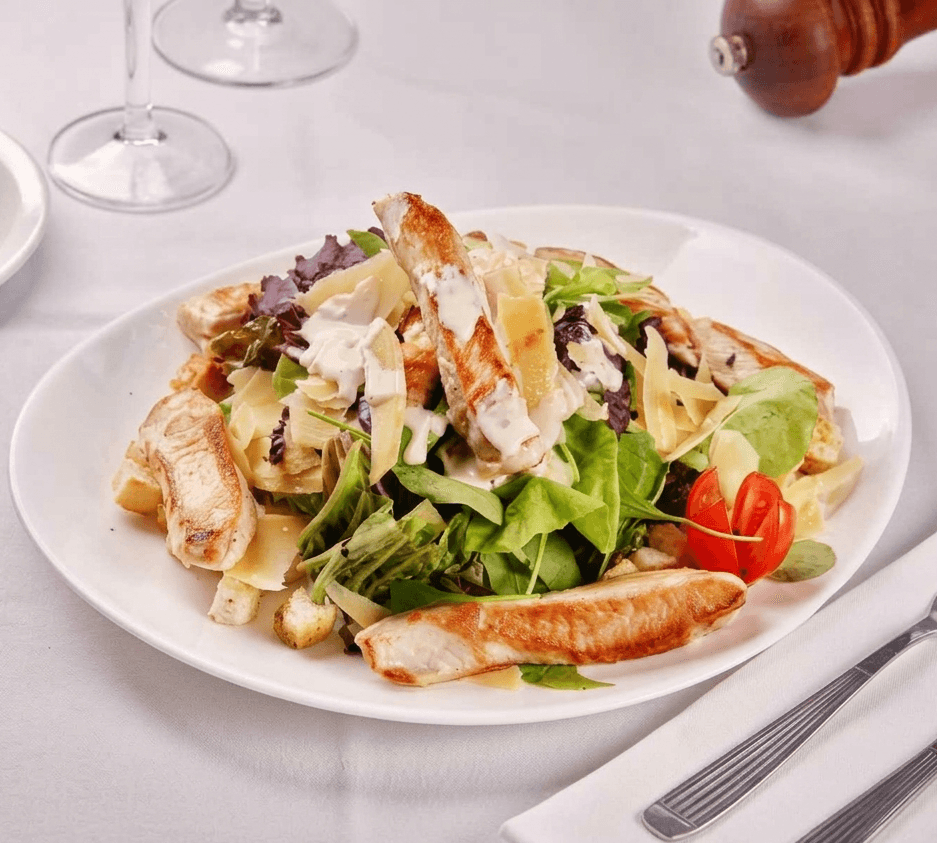 ensalada caesar con pollo