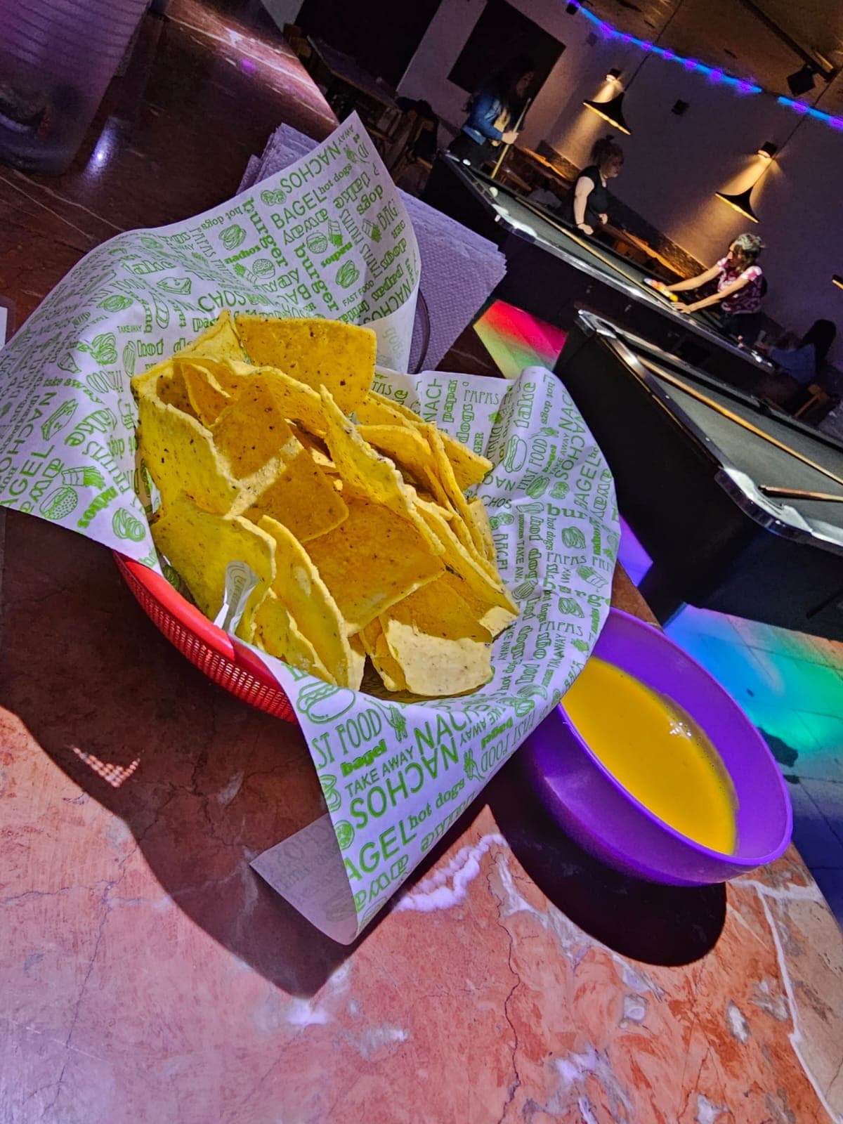 NACHOS CON CHEDDAR